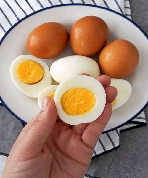 Doctors Explain the Potential Benefits of Starting Your Day With Eggs