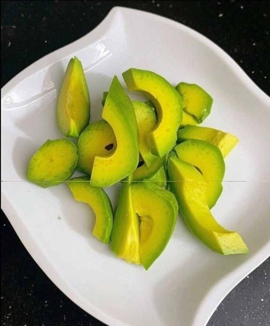 Doctors Reveal That Eating Avocados Causes… See More
